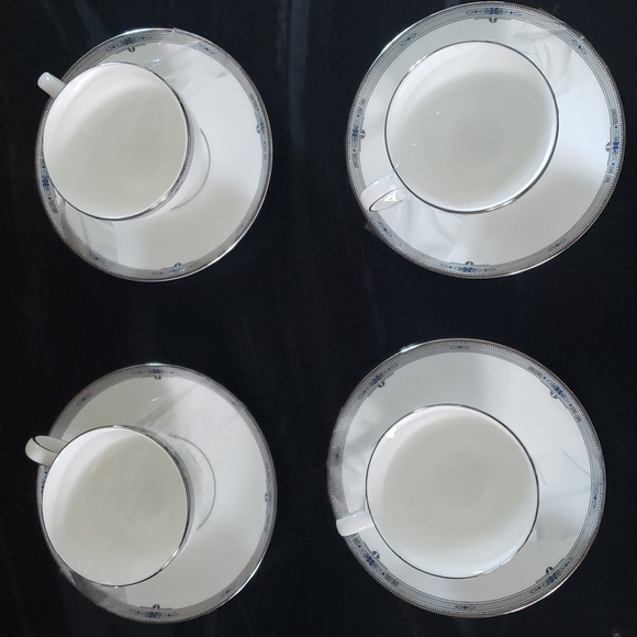 Wedgwood Amherst Bone China Teacup & Saucer – Discontinued Pattern - Picture 2 of 4